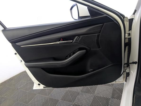 Mazda 3 IV (BP) с пробегом 2019 года, цена 1 990 000 рублей, 87602 км, седан, Автокод Объявления