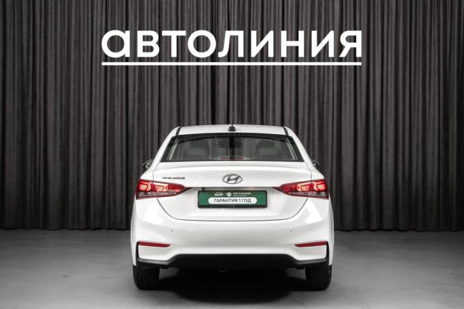 Hyundai Solaris II с пробегом 2017 года, цена 999 000 рублей, 102000 км, седан, Автокод Объявления