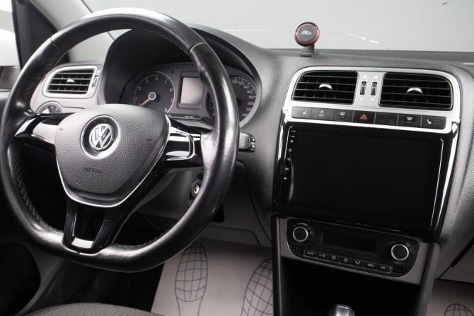 Volkswagen Polo V Рестайлинг с пробегом 2017 года, цена 1 329 000 рублей, 131800 км, седан, Автокод Объявления