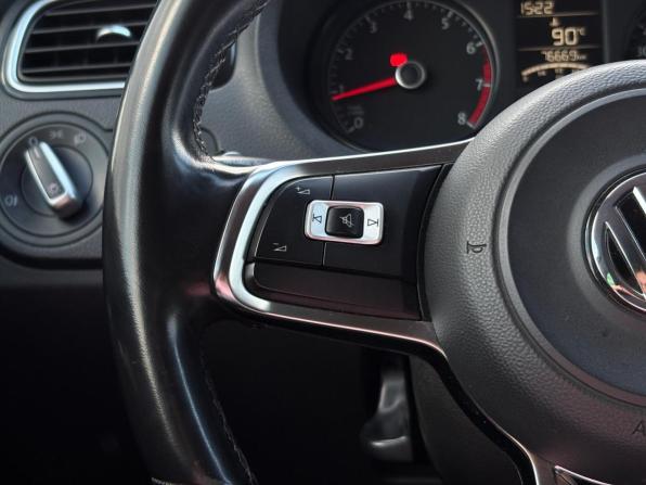 Volkswagen Polo V Рестайлинг с пробегом 2020 года, цена 1 460 000 рублей, 76668 км, седан, Автокод Объявления