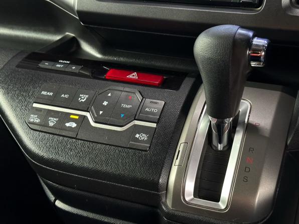 Honda Stepwgn IV Рестайлинг с пробегом 2012 года, цена 1 849 000 рублей, 269690 км, минивэн, Автокод Объявления