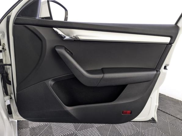 Skoda Octavia III (A7) Рестайлинг с пробегом 2019 года, цена 1 725 000 рублей, 107653 км, лифтбек, Автокод Объявления