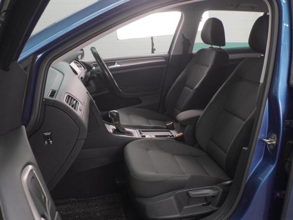 Volkswagen Golf VII Рестайлинг с пробегом 2017 года, цена 1 537 000 рублей, 73433 км, универсал, Автокод Объявления