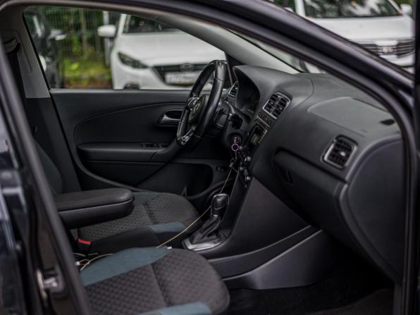 Volkswagen Polo V Рестайлинг с пробегом 2019 года, цена 1 190 000 рублей, 87605 км, седан, Автокод Объявления