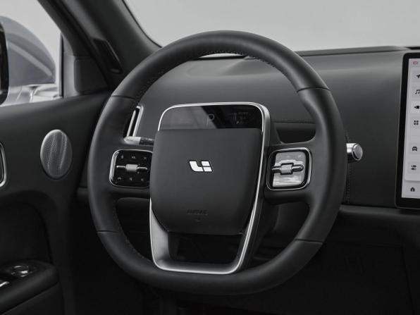 Li Auto (Lixiang) L8 I с пробегом 2024 года, цена 7 700 000 рублей, 10 км, внедорожник, Автокод Объявления