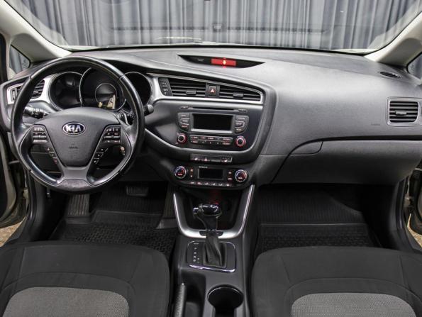Kia Ceed II Рестайлинг с пробегом 2017 года, цена 1 237 500 рублей, 195035 км, хэтчбек, Автокод Объявления