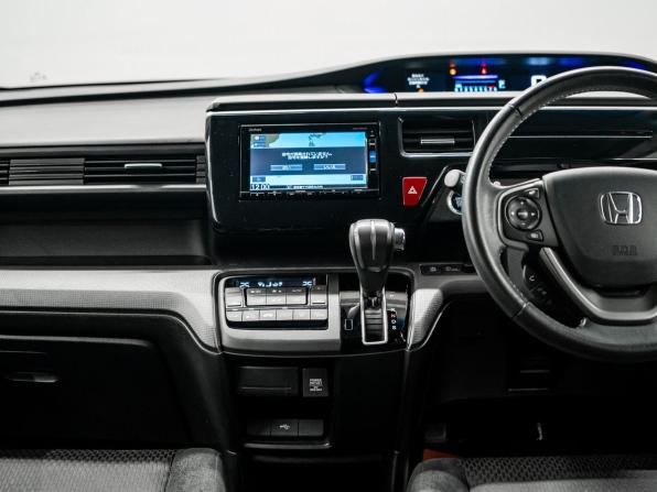 Honda Stepwgn V Рестайлинг с пробегом 2019 года, цена 2 250 000 рублей, 62617 км, минивэн, Автокод Объявления