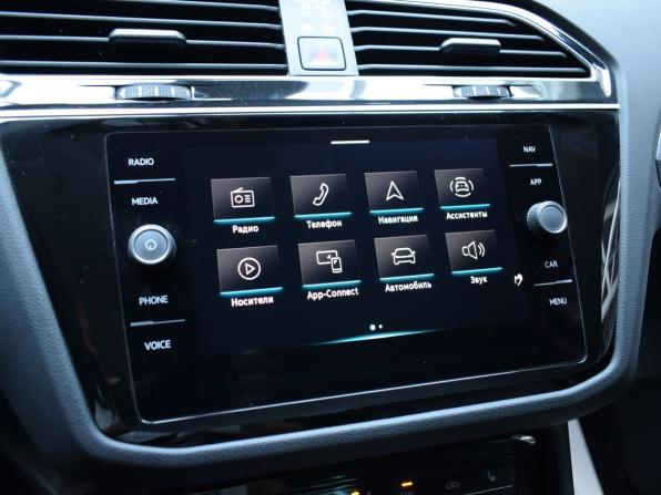 Volkswagen Tiguan II Рестайлинг с пробегом 2021 года, цена 2 410 000 рублей, 56061 км, внедорожник, Автокод Объявления