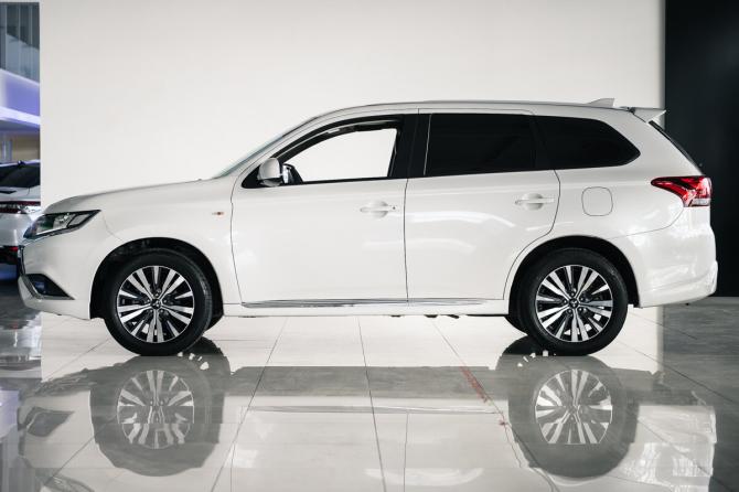 Mitsubishi Outlander III Рестайлинг 3 с пробегом 2022 года, цена 2 650 000 рублей, 19400 км, внедорожник, Автокод Объявления