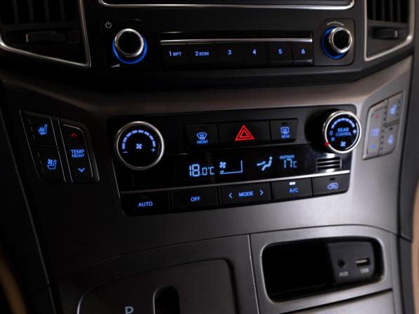 Hyundai H-1 II Рестайлинг 2 с пробегом 2021 года, цена 2 800 000 рублей, 294602 км, минивэн, Автокод Объявления