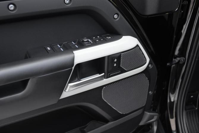 Land Rover Defender II с пробегом 2021 года, цена 6 990 000 рублей, 96700 км, внедорожник, Автокод Объявления