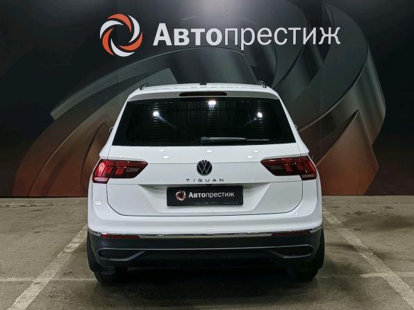Volkswagen Tiguan II Рестайлинг с пробегом 2021 года, цена 2 530 000 рублей, 111650 км, внедорожник, Автокод Объявления