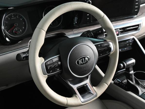Kia K5 III с пробегом 2021 года, цена 2 340 000 рублей, 133892 км, седан, Автокод Объявления