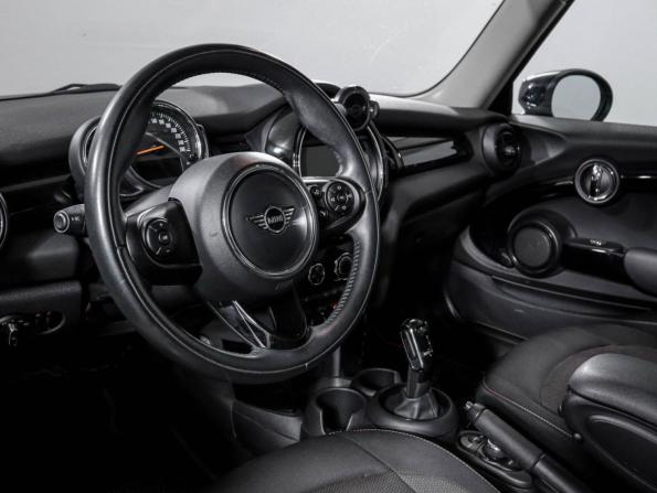 Mini Hatch III (F55/F56) Рестайлинг с пробегом 2019 года, цена 2 050 000 рублей, 59500 км, хэтчбек, Автокод Объявления