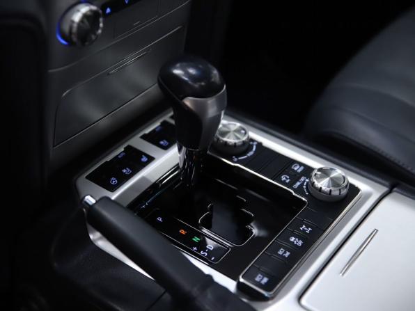 Toyota Land Cruiser 200 Series Рестайлинг 2 с пробегом 2017 года, цена 6 690 000 рублей, 98576 км, внедорожник, Автокод Объявления
