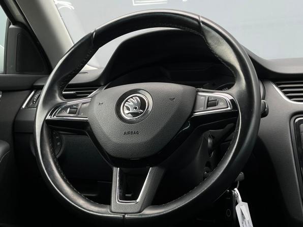 Skoda Octavia III (A7) Рестайлинг с пробегом 2018 года, цена 998 600 рублей, 324119 км, лифтбек, Автокод Объявления