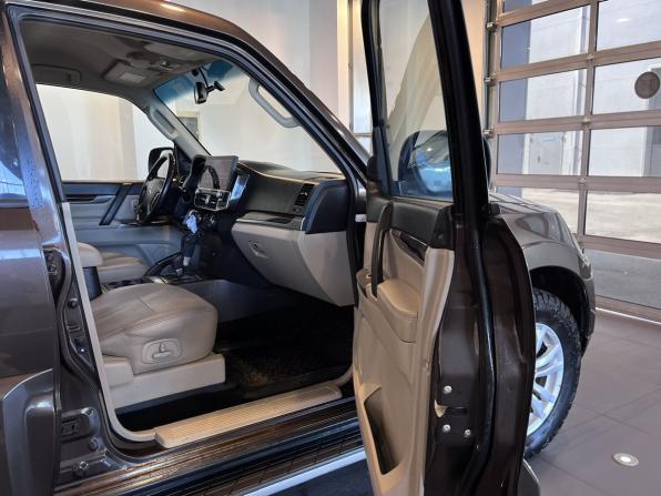 Mitsubishi Pajero IV Рестайлинг 2 с пробегом 2017 года, цена 3 170 000 рублей, 128789 км, внедорожник, Автокод Объявления