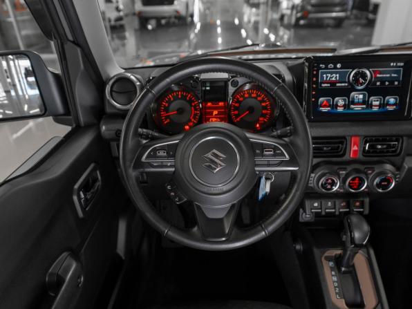 Suzuki Jimny IV с пробегом 2020 года, цена 3 290 000 рублей, 27000 км, внедорожник, Автокод Объявления