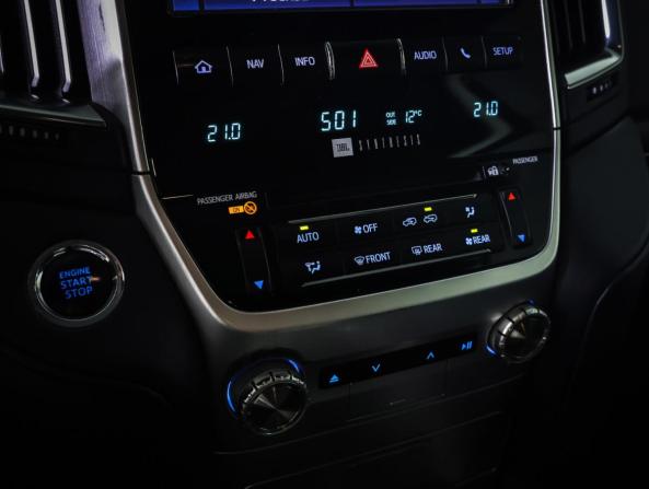 Toyota Land Cruiser 200 Series Рестайлинг 2 с пробегом 2016 года, цена 6 200 000 рублей, 197325 км, внедорожник, Автокод Объявления