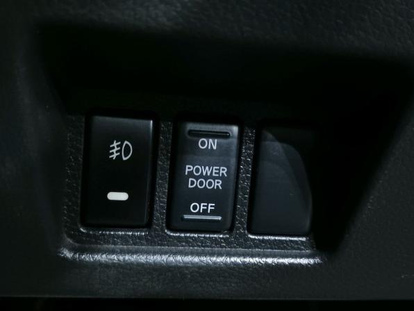 Nissan Serena IV (C26) с пробегом 2011 года, цена 1 120 000 рублей, 272898 км, минивэн, Автокод Объявления