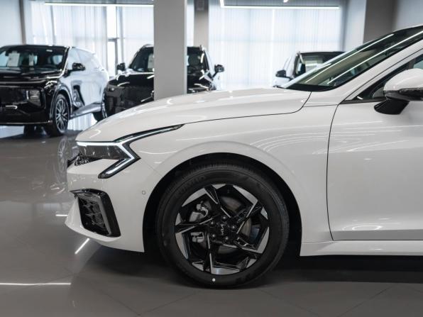 Kia K5 III Рестайлинг с пробегом 2026 года, цена 4 900 000 рублей, 15 км, седан, Автокод Объявления