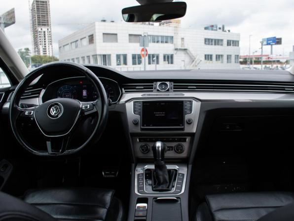 Volkswagen Passat B8 с пробегом 2017 года, цена 2 097 000 рублей, 276717 км, универсал, Автокод Объявления