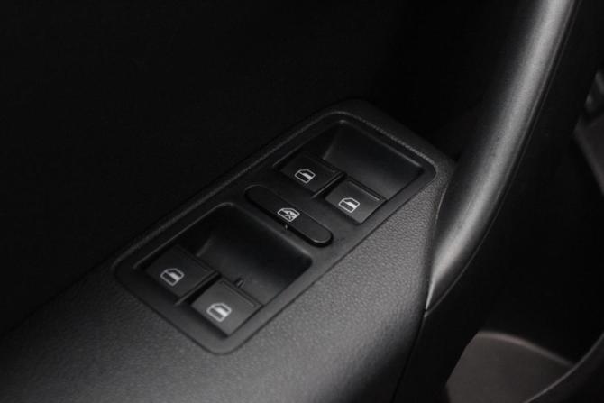 Volkswagen Polo V Рестайлинг с пробегом 2016 года, цена 1 110 000 рублей, 140181 км, седан, Автокод Объявления
