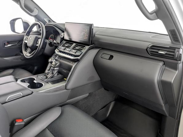 Toyota Land Cruiser 300 Series с пробегом 2022 года, цена 10 780 000 рублей, 18425 км, внедорожник, Автокод Объявления