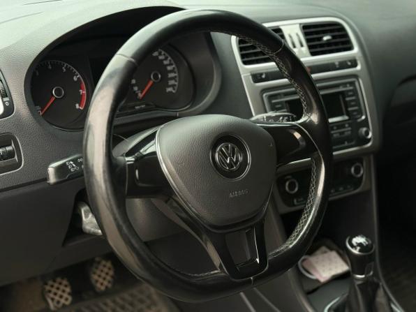 Volkswagen Polo V Рестайлинг с пробегом 2016 года, цена 1 049 000 рублей, 126910 км, седан, Автокод Объявления