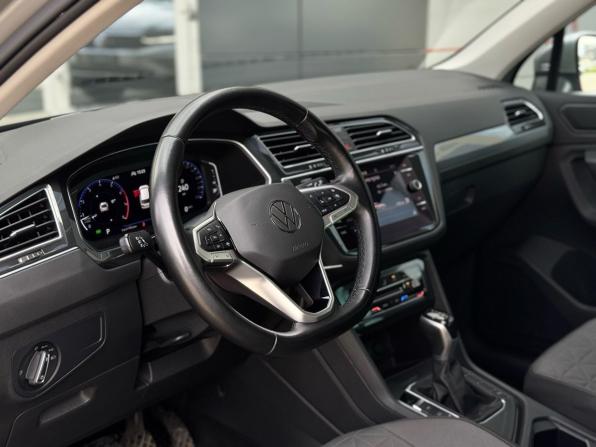 Volkswagen Tiguan II Рестайлинг с пробегом 2021 года, цена 2 399 000 рублей, 89918 км, внедорожник, Автокод Объявления