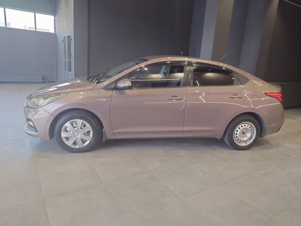 Hyundai Solaris II с пробегом 2018 года, цена 910 000 рублей, 281000 км, седан, Автокод Объявления