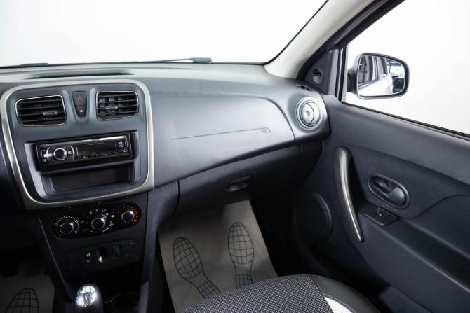 Renault Sandero II с пробегом 2016 года, цена 859 000 рублей, 132800 км, хэтчбек, Автокод Объявления