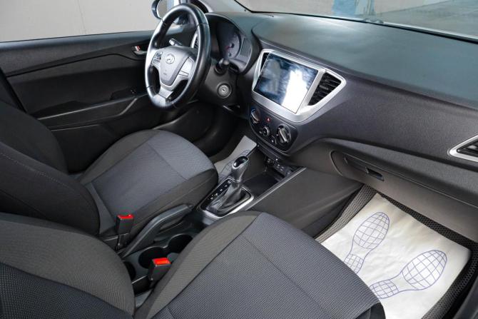 Hyundai Solaris II с пробегом 2017 года, цена 1 299 000 рублей, 112232 км, седан, Автокод Объявления
