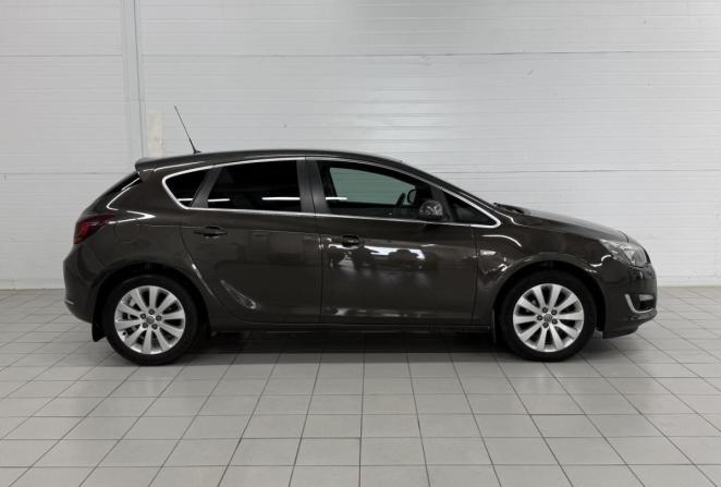 Opel Astra J Рестайлинг с пробегом 2014 года, цена 900 000 рублей, 120957 км, хэтчбек, Автокод Объявления