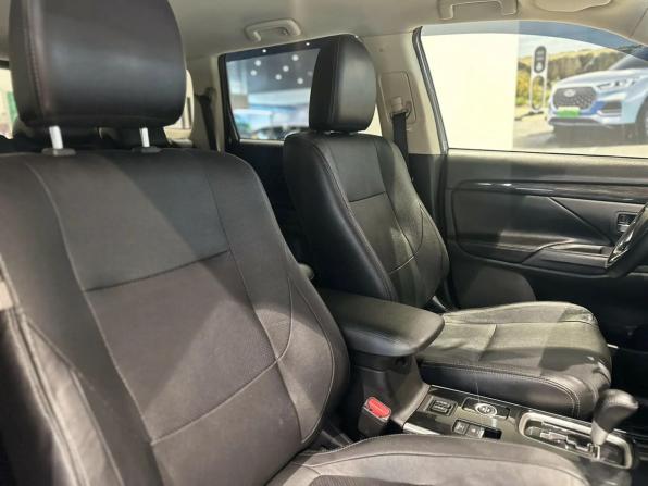 Mitsubishi Outlander III Рестайлинг 2 с пробегом 2018 года, цена 2 499 000 рублей, 193372 км, внедорожник, Автокод Объявления