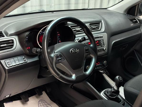 Kia Rio III Рестайлинг с пробегом 2016 года, цена 1 299 000 рублей, 58009 км, седан, Автокод Объявления