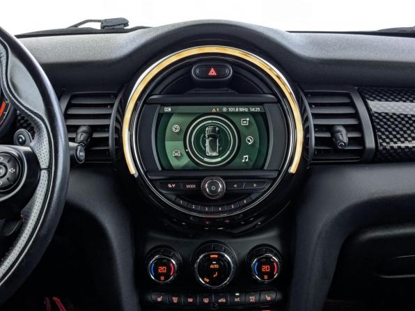 Mini Hatch III (F55/F56) Рестайлинг с пробегом 2020 года, цена 3 300 000 рублей, 84934 км, хэтчбек, Автокод Объявления