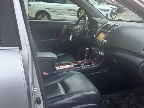 Toyota Highlander II (XU40) Рестайлинг с пробегом 2010 года, цена 1 950 000 рублей, 199834 км, внедорожник, Автокод Объявления