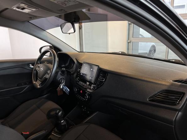 Hyundai Solaris II Рестайлинг с пробегом 2021 года, цена 1 417 000 рублей, 73615 км, седан, Автокод Объявления