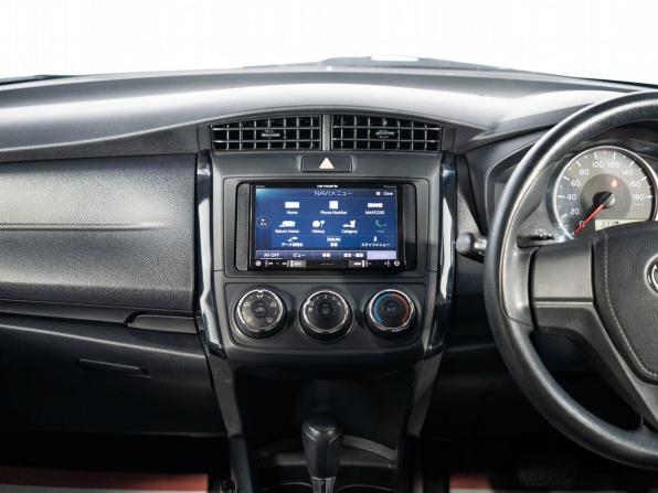 Toyota Corolla XI (E160 E170) Рестайлинг 2 с пробегом 2017 года, цена 999 500 рублей, 161100 км, седан, Автокод Объявления