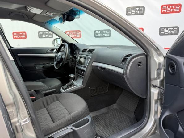 Skoda Octavia II (A5) Рестайлинг с пробегом 2009 года, цена 649 990 рублей, 213800 км, лифтбек, Автокод Объявления