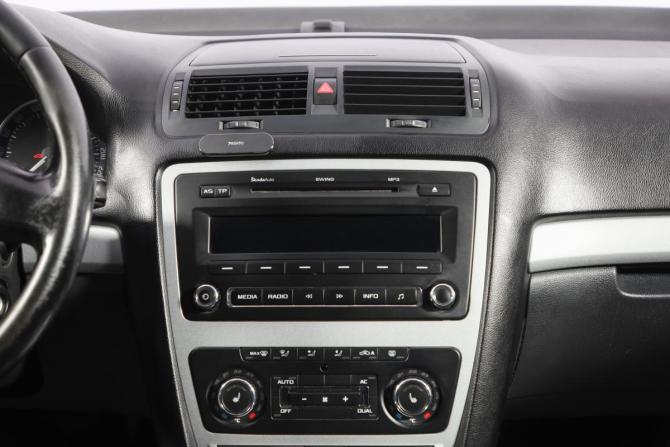 Skoda Octavia II (A5) Рестайлинг с пробегом 2013 года, цена 899 000 рублей, 2099000 км, лифтбек, Автокод Объявления