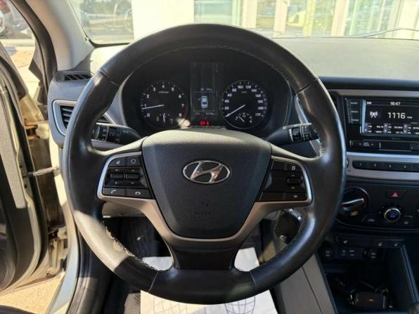 Hyundai Solaris II с пробегом 2018 года, цена 1 260 000 рублей, 76650 км, седан, Автокод Объявления