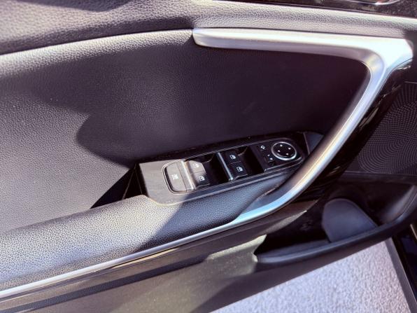 Kia Ceed III Рестайлинг с пробегом 2023 года, цена 2 250 000 рублей, 32485 км, универсал, Автокод Объявления