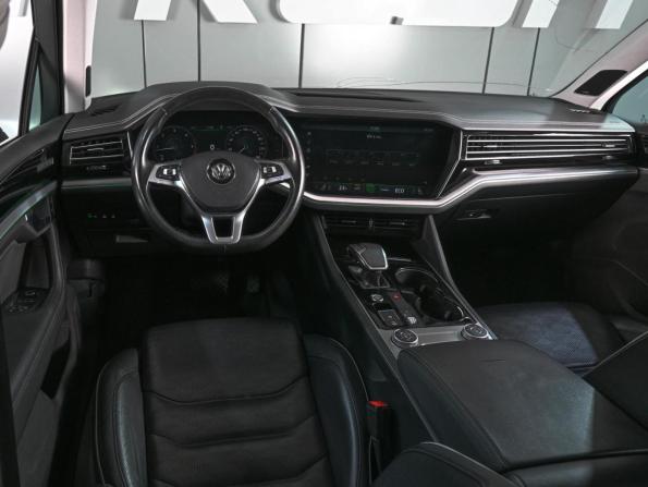 Volkswagen Touareg III с пробегом 2018 года, цена 4 649 000 рублей, 180111 км, внедорожник, Автокод Объявления