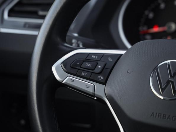Volkswagen Tiguan II Рестайлинг с пробегом 2021 года, цена 2 599 000 рублей, 87834 км, внедорожник, Автокод Объявления