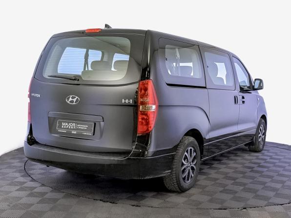 Hyundai H-1 II Рестайлинг 2 с пробегом 2019 года, цена 3 350 000 рублей, 74333 км, минивэн, Автокод Объявления