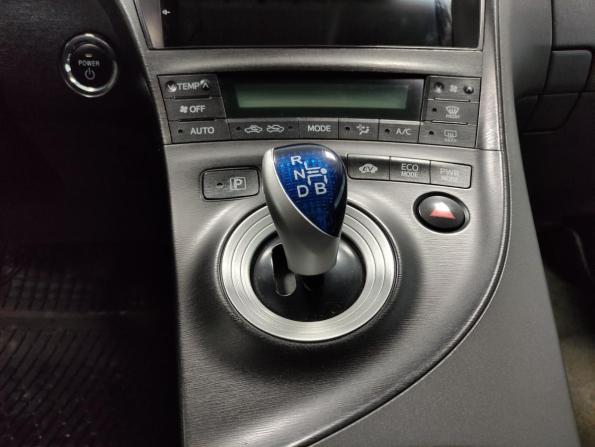 Toyota Prius III Рестайлинг (XW30) с пробегом 2011 года, цена 1 015 000 рублей, 187373 км, лифтбек, Автокод Объявления