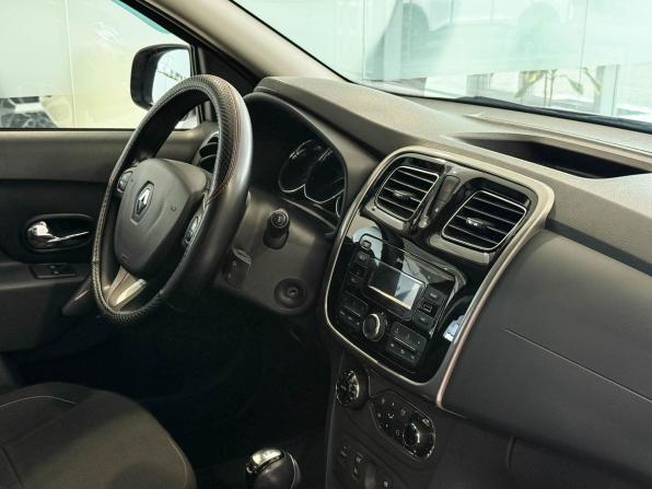 Renault Sandero II с пробегом 2018 года, цена 1 375 000 рублей, 40452 км, хэтчбек, Автокод Объявления