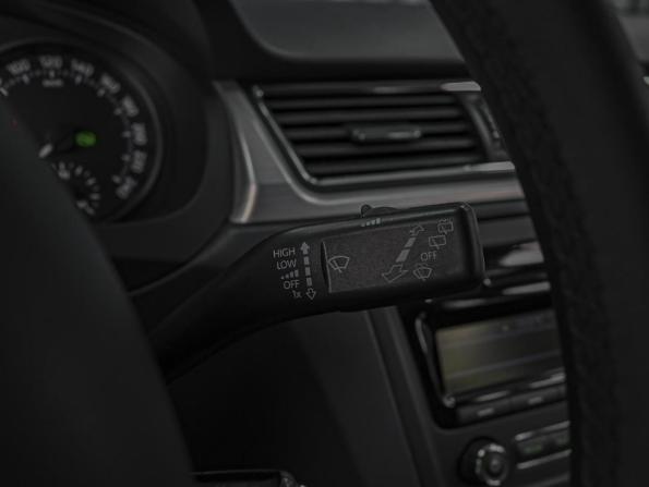Skoda Rapid I с пробегом 2015 года, цена 1 209 000 рублей, 178745 км, лифтбек, Автокод Объявления